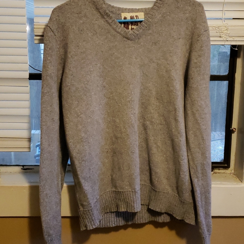 Two sweaters - Picture 2 of 7